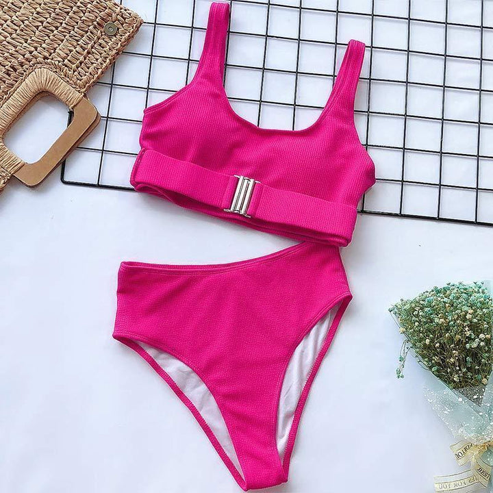 Dwuczęściowy strój kąpielowy bikini, wysoki stan, idealny na plażę i letnie aktywności.