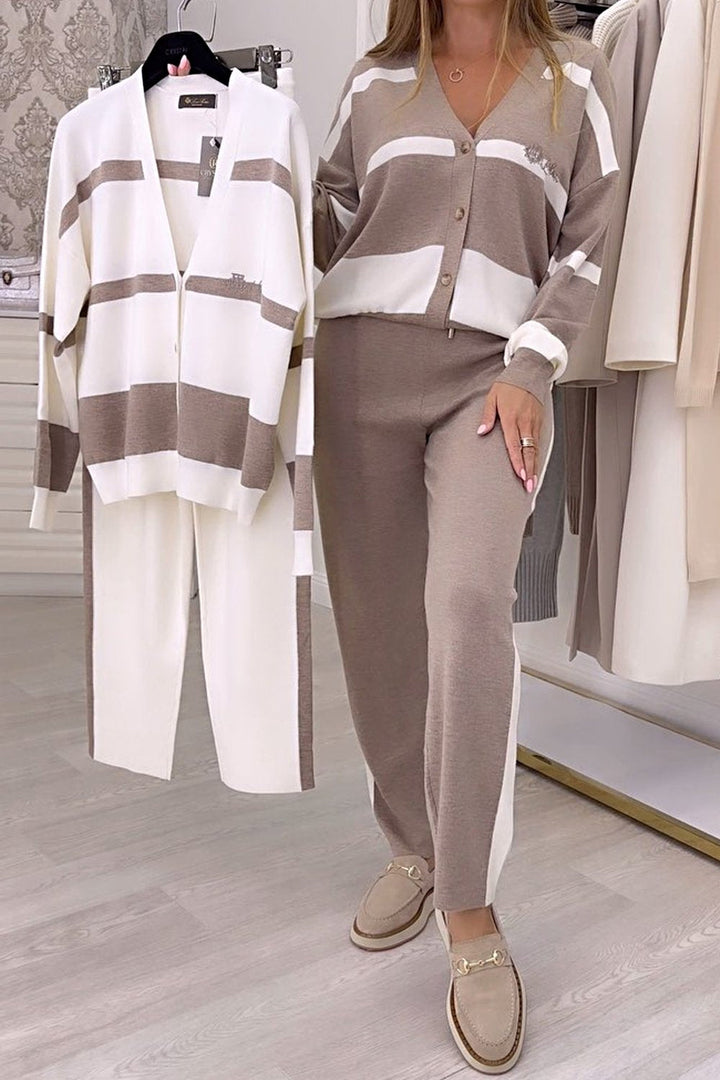 Damski dwuczęściowy zestaw swetrów wełnianych, idealny na jesień i zimę. Elegancki, komfortowy styl.