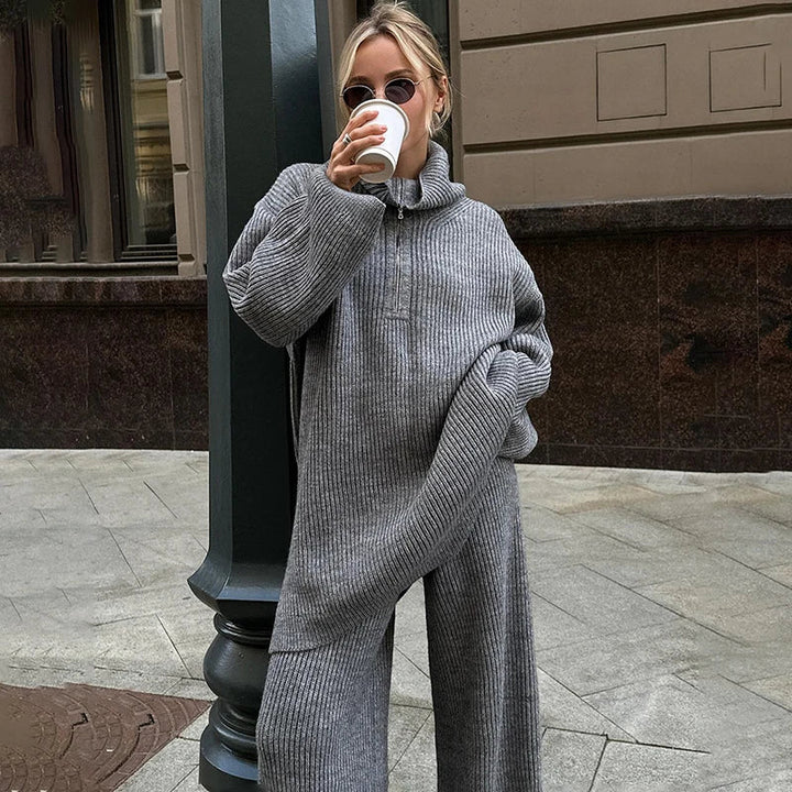 Elegancki dzianinowy komplet damski: sweter oversize z kołnierzem i spodnie wide leg. Uniwersalny styl casualowy i formalny.