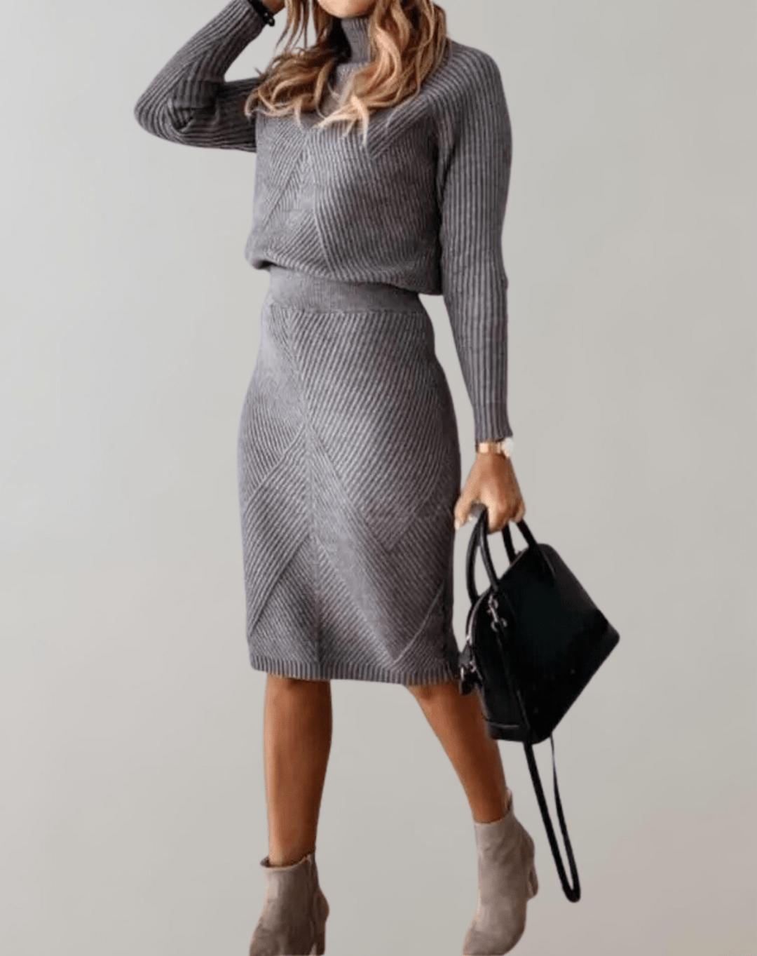 Dzianinowy komplet damski z golfem i spódnicą midi. Elegancki zestaw na jesienne i zimowe stylizacje.