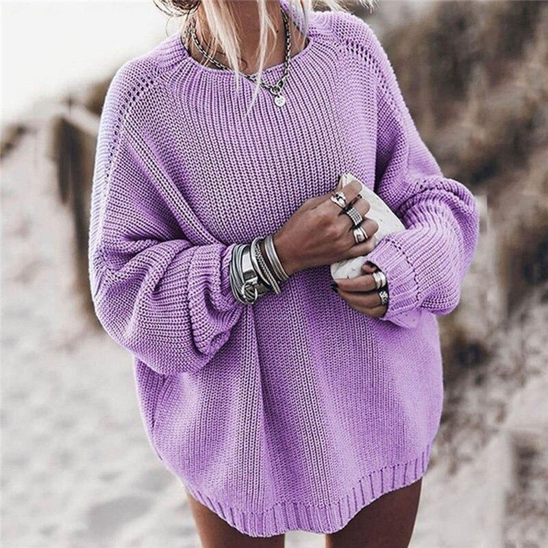 Stylowy sweter dziergany damski oversize, must-have w jesienno-zimowej garderobie, z ażurowym wzorem.