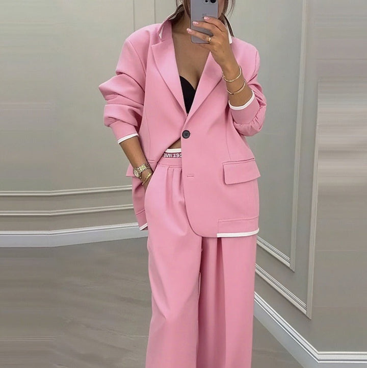 Stylowa odzież damska, zbliżenie na materiał i fakturę eleganckiego garnituru.