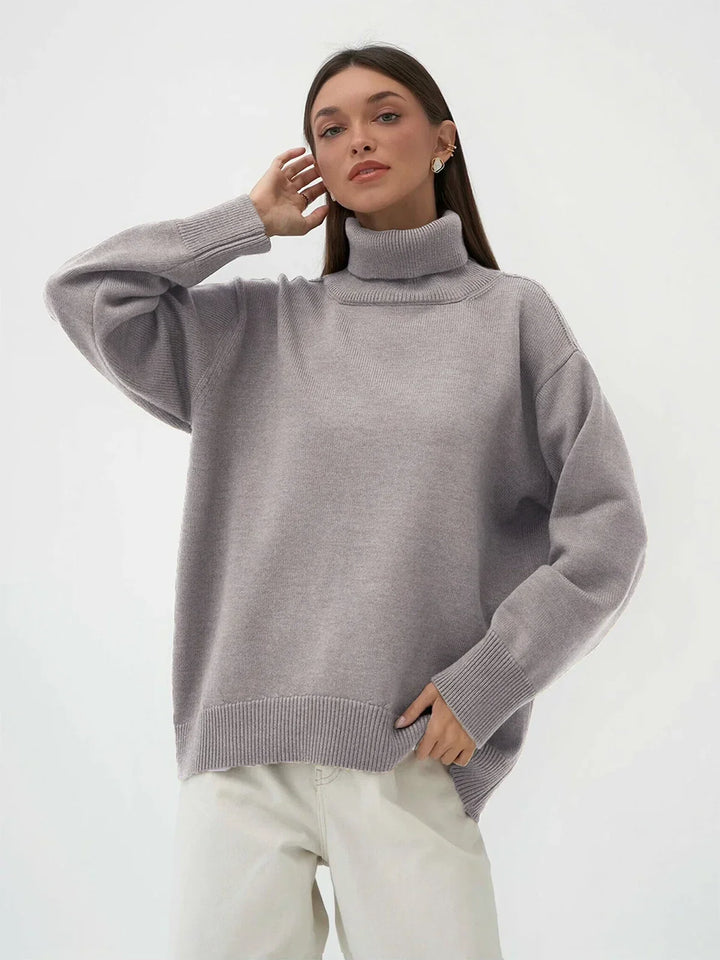 Komfortowy golf damski oversize. Sweter z wysokim kołnierzem, uniwersalny na chłodne dni.