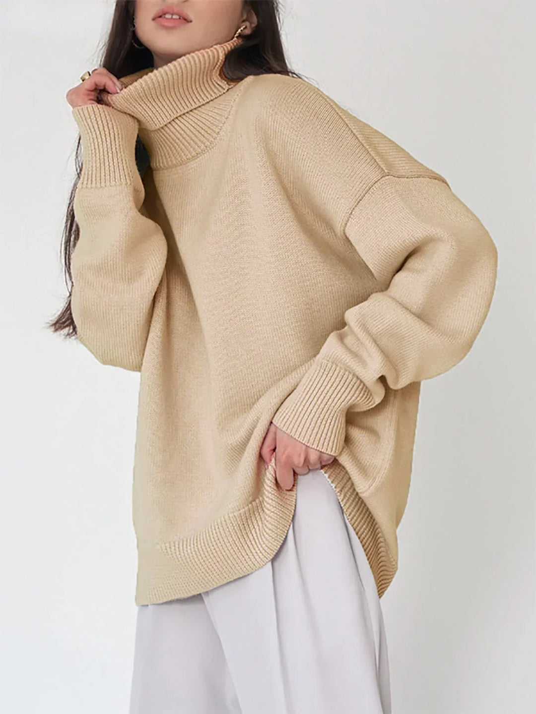 Ciepły golf damski oversize. Sweter z wysokim kołnierzem, komfortowy i elegancki na zimowe dni.