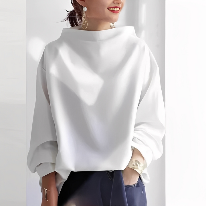 Komfortowy golf damski z wysokim kołnierzem. Ciepły sweter idealny na chłodne dni. Elegancka odzież.
