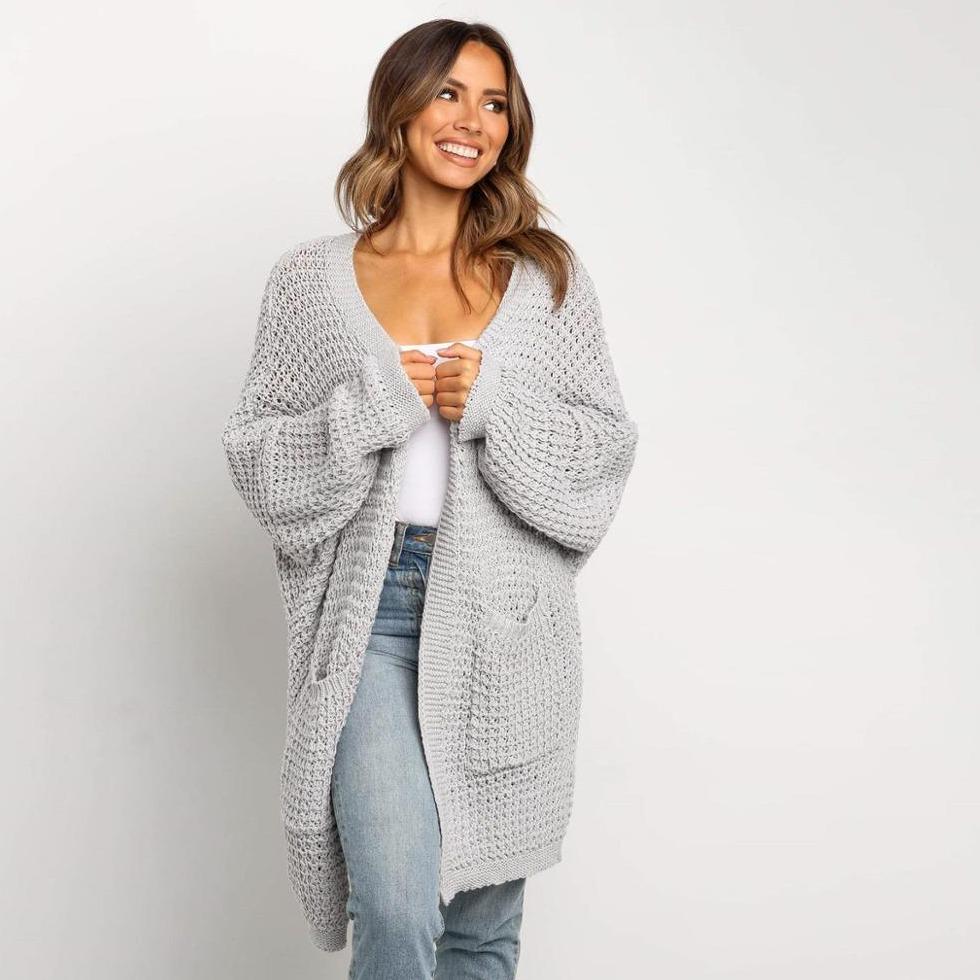 Dzianinowy kardigan damski z grubym ozdobnym splotem, luźny fason oversize. Casualowy look na co dzień.