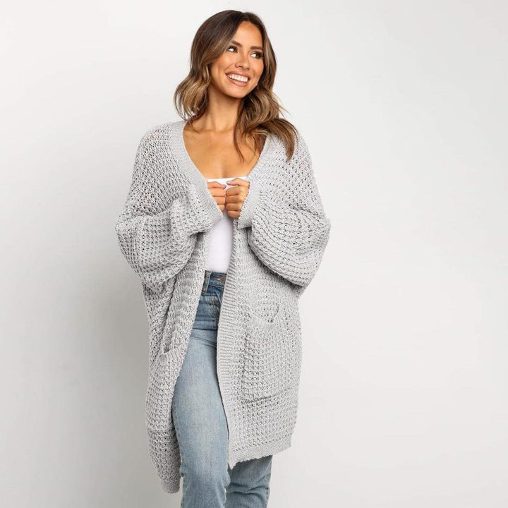 Dzianinowy kardigan damski z grubym ozdobnym splotem, luźny fason oversize. Casualowy look na co dzień.