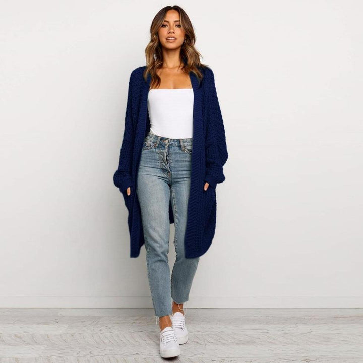 Damski sweter kardigan oversize, długa dzianina z ozdobnym splotem. Modny dodatek do każdej garderoby damskiej.