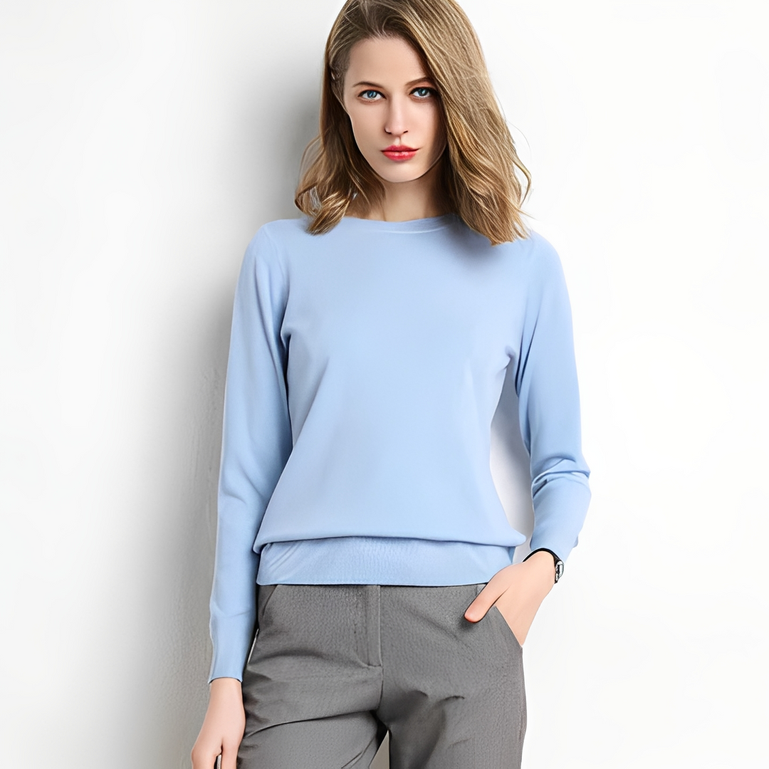 Klasyczny damski sweter, ponadczasowa elegancja, must-have w jesiennej garderobie.