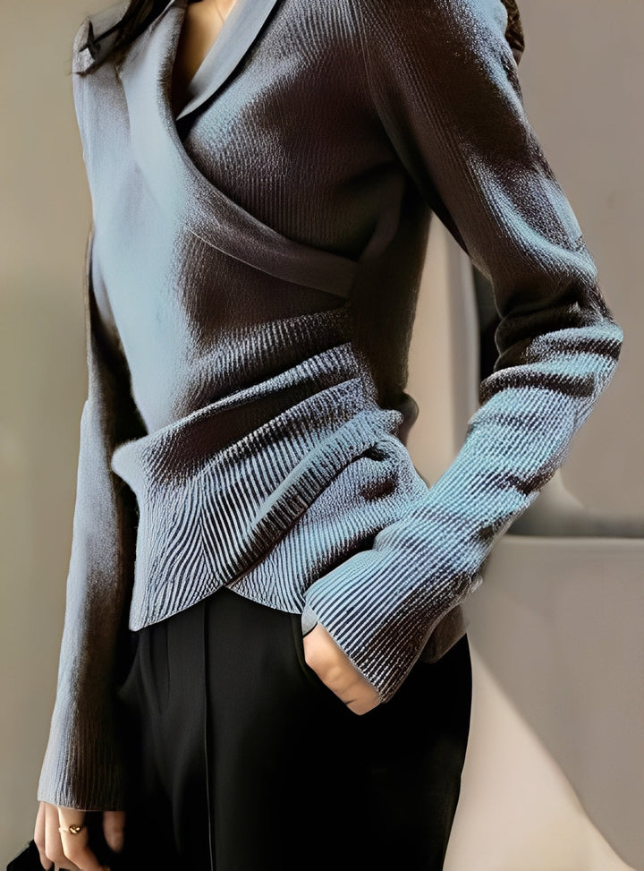 Elegancki damski sweter zapewniający ciepło i komfort na zimowe i jesienne dni. Klasyczny styl.