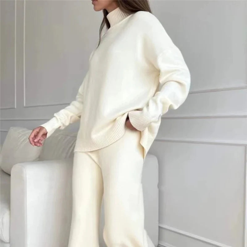 Damski komplet dzianinowy: sweter golf i spodnie wide-leg. Komfortowy, elegancki zestaw na jesień i zimę.