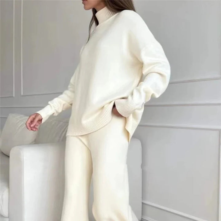 Damski komplet dzianinowy: sweter golf i spodnie wide-leg. Komfortowy, elegancki zestaw na jesień i zimę.