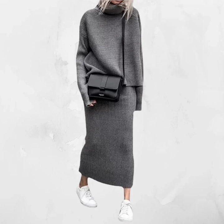 Damski komplet sweter i prążkowana spódnica. Wygodny, modny zestaw damski, idealny do casualowych i eleganckich stylizacji.