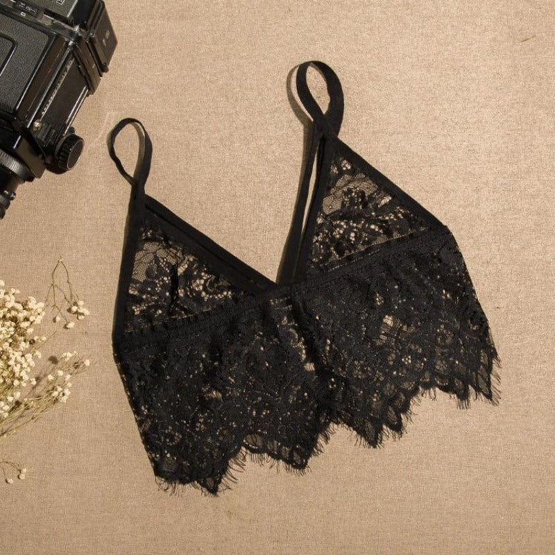 Elegancki czarny biustonosz bralette koronkowy damski. Bezfiszbinowy, z regulowanymi paskami i delikatnymi zdobieniami.