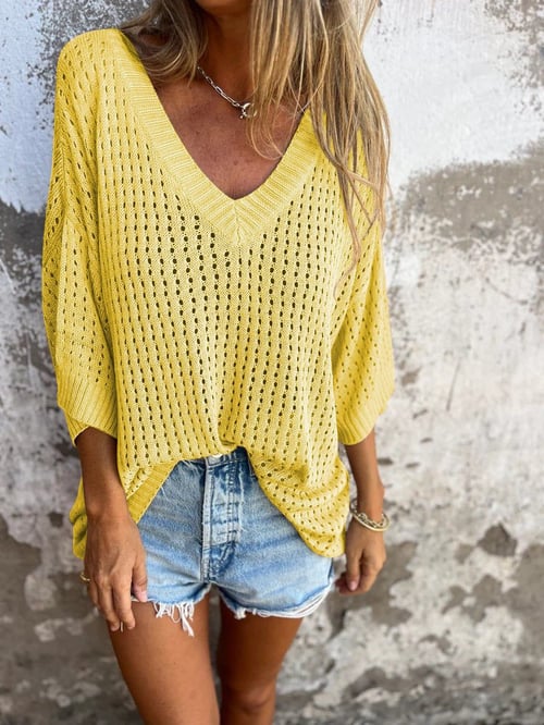 Miękki damski top z dekoltem V, luźny krój. Komfortowy, casualowy top w stylu boho na letnie dni.