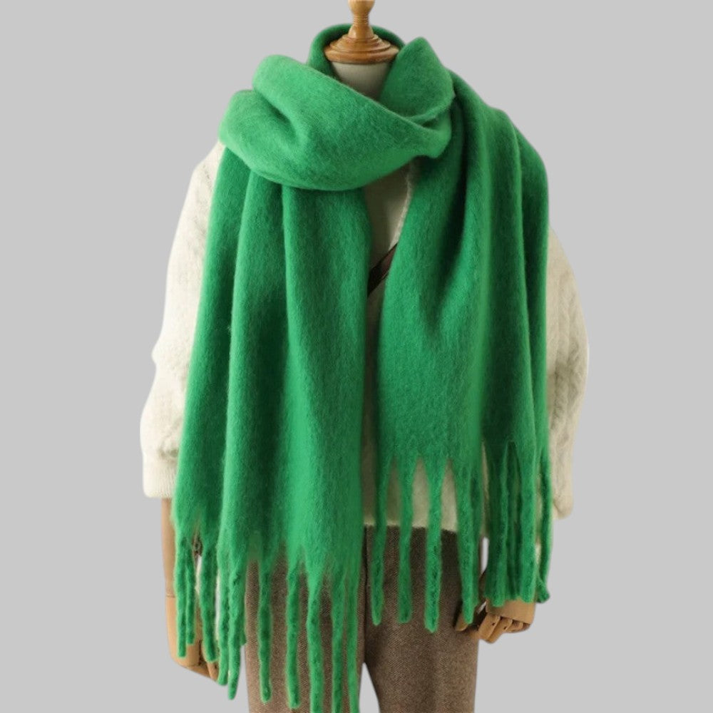 Uniwersalny damski szal oversize z frędzlami, miękki i ciepły. Idealny dodatek do jesiennych i zimowych outfitów.