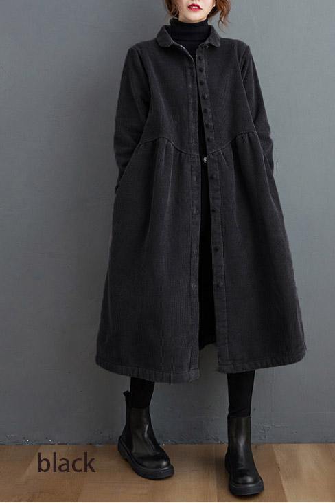 Elegancki damski płaszcz o luźnym kroju, średniej długości. Stylowe okrycie wierzchnie na co dzień.