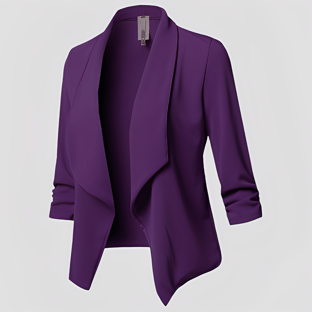 Elegancki plisowany blezer damski. Modna marynarka do biznesowych i casualowych outfitów. Stylowa odzież.