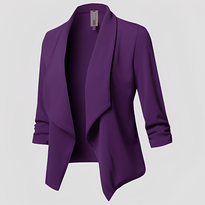 Elegancki plisowany blezer damski. Modna marynarka do biznesowych i casualowych outfitów. Stylowa odzież.