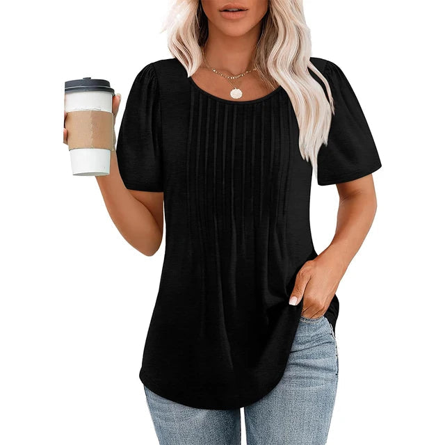Damski plisowany t-shirt z krótkim rękawem i okrągłym dekoltem, idealny do stylizacji casual.