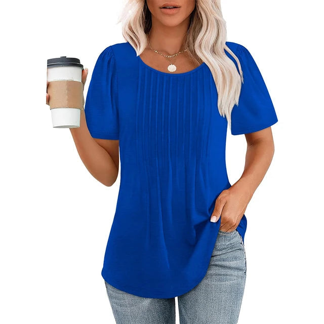 Damski t-shirt plisowany z krótkim rękawem i okrągłym dekoltem. Klasyka i elegancja.