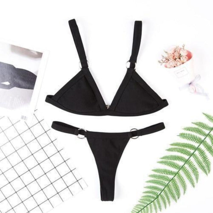 Modne dwuczęściowe bikini damskie z prążkowanej tkaniny, krój brazyliany.