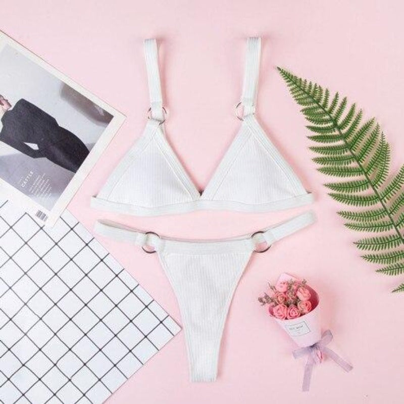 Wygodny prążkowany dwuczęściowy strój kąpielowy bikini damski.
