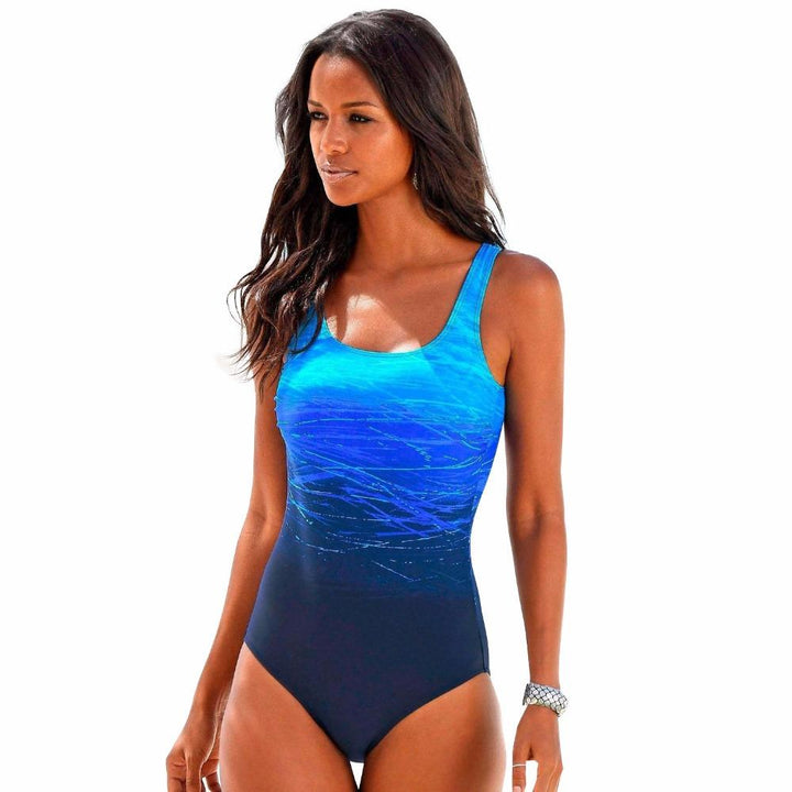 Modny damski strój kąpielowy jednoczęściowy ombre, szybkoschnący, na basen i plażę. Sportowy design.