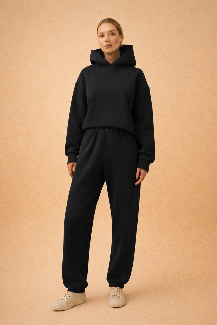 Damski sportowy zestaw miejski, komplet bluza i spodnie oversize. Wygodny casualowy strój na co dzień.