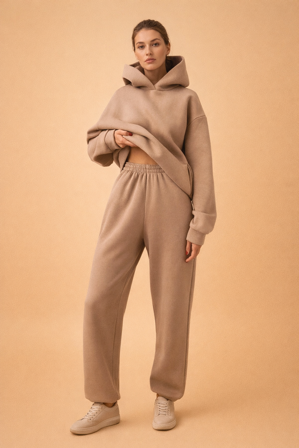 Wygodny damski komplet sportowy oversize, bluza i spodnie. Casualowy zestaw miejski dla komfortu.