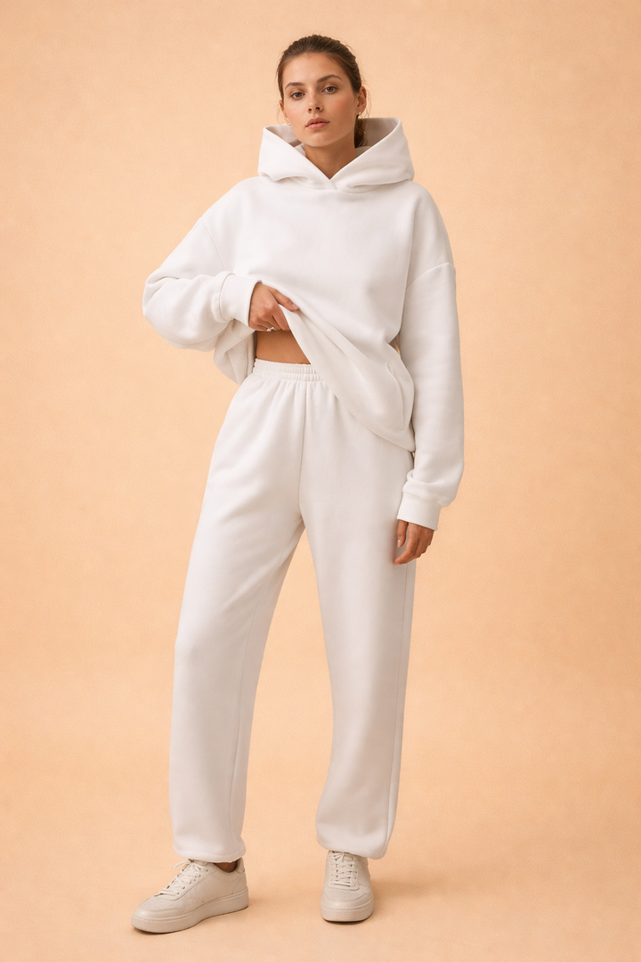 Stylowy damski zestaw sportowo-miejski, bluza i spodnie. Idealny na co dzień, wygodny i modny komplet casual.