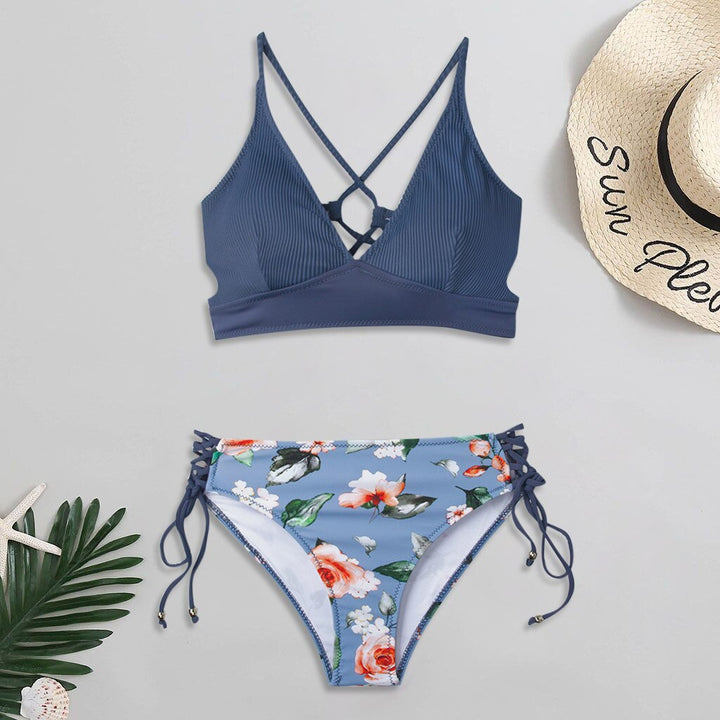Kwiatowe bikini damskie dwuczęściowe, wiązane, z wycięciami. Idealne na plażę i upalne, słoneczne lato.