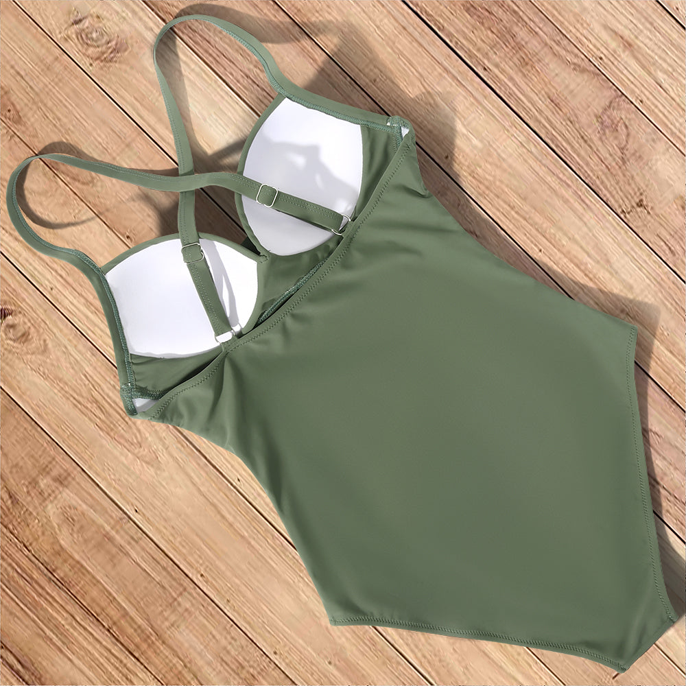 Jednoczęściowe damskie monokini z wycięciem. Modne, komfortowe i stylowe. Perfekcyjny strój na letnią plażę.