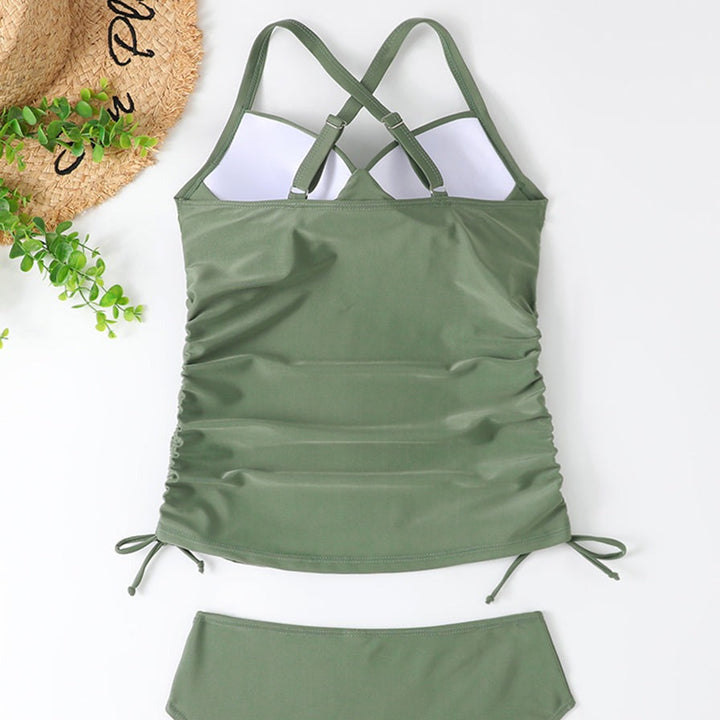 Komfortowy i stylowy damski tankini, dwuczęściowy, z eleganckim kopertowym dekoltem na lato.
