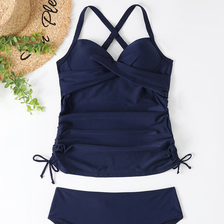 Elegancki damski tankini z dekoltem kopertowym, zapewniający styl i komfort na lato.