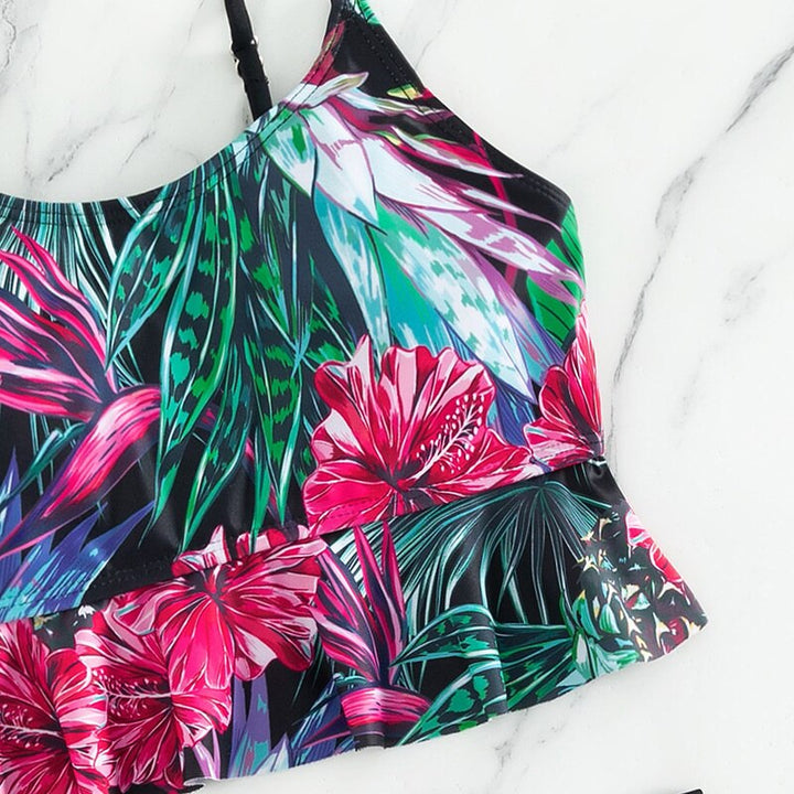 Komfortowy damski strój kąpielowy tankini; crop top i szorty na plażę, idealny na letni wypoczynek.