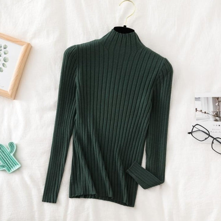 Elegancki dziergany sweter damski z półgolfem, doskonały do codziennych i wieczorowych stylizacji.