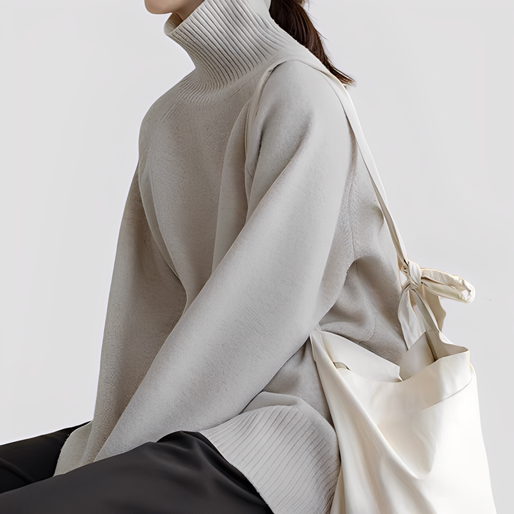 Modny damski golf oversize Nylah o luźnym kroju. Elegancki sweter damski do codziennych i casualowych stylizacji.