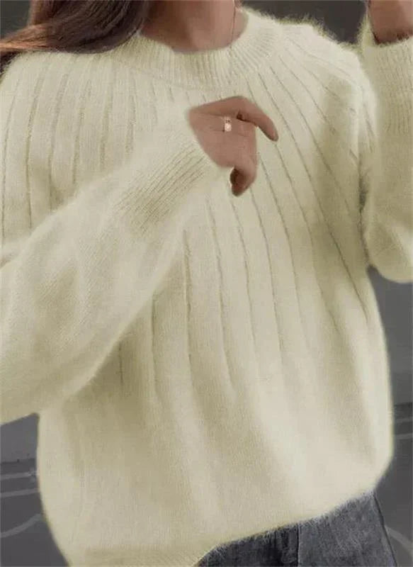 Zbliżenie na splot i teksturę damskiego swetra Harper. Miękki, ciepły i elegancki fason dla modnych kobiet.