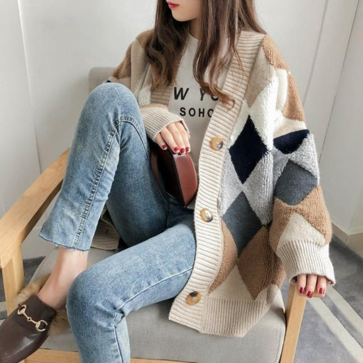 Damski sweter kardigan oversize w modną kratę, idealny na jesień i zimę. Ciepła dzianina.