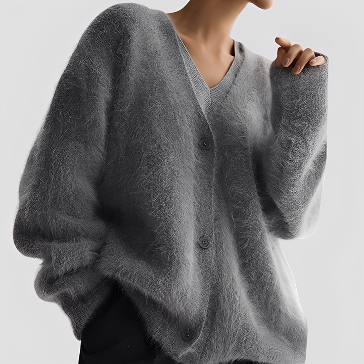 Stylowy sweter damski oversize w eleganckim stylu casual. Idealny na chłodne dni.