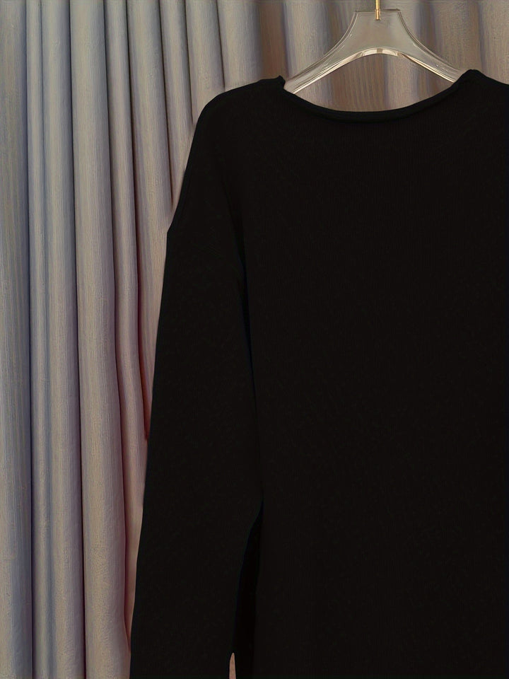 Uniwersalny sweter damski oversize z dekoltem V. Łatwy do stylizacji, komfortowy i elegancki.