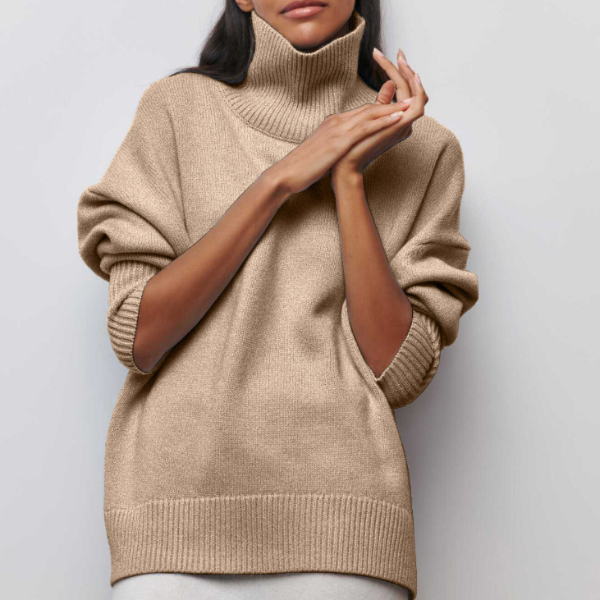 Wygodny damski sweter oversize z golfem, długi rękaw. Ciepły i modny element jesienno-zimowej garderoby.
