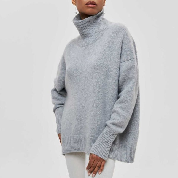Odzież damska: Sweter oversize z golfem, długi rękaw. Stylowy i komfortowy, must-have na jesień i zimę.