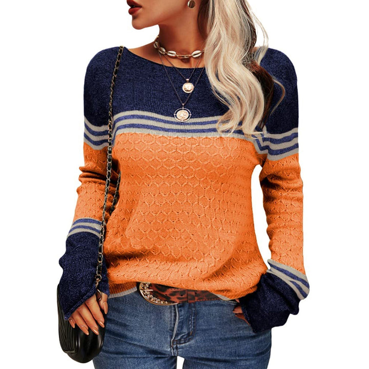 Kobieta w swetrze damskim w paski, jesienny spacer, modny i komfortowy outfit.