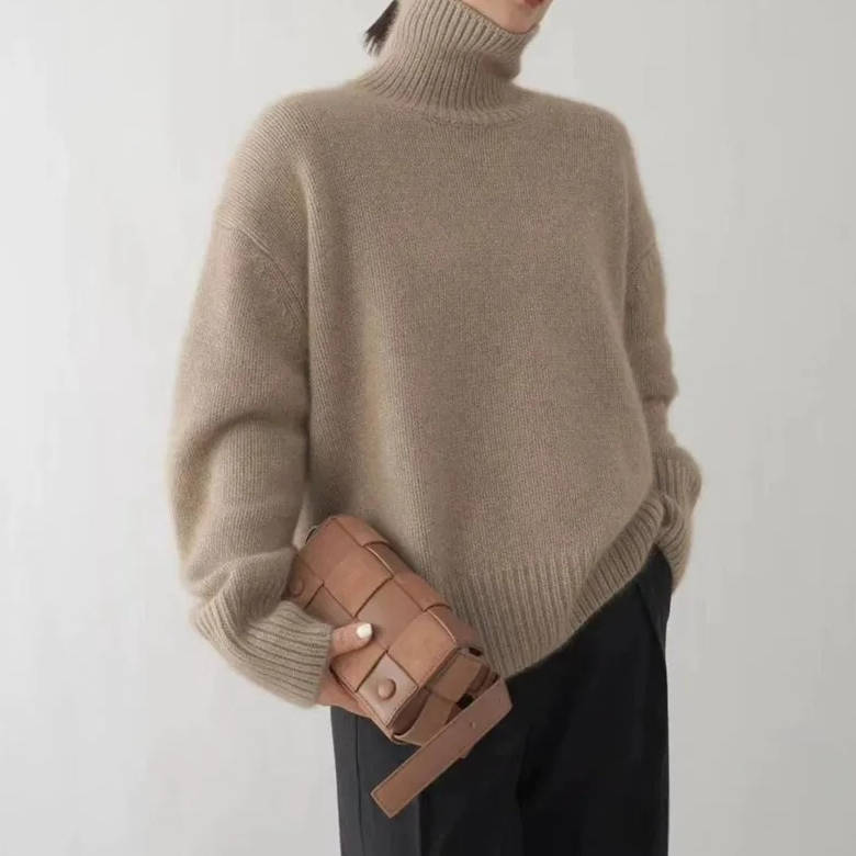 Stylowy szary sweter damski oversize z grubym golfem na chłodne dni