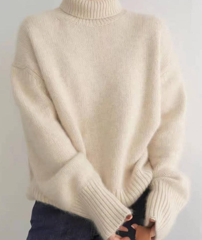 Wygodny jesienny sweter damski z wysokim golfem, fason oversize