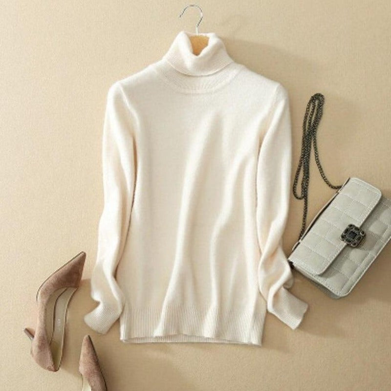Elegancki damski sweter z golfem, ciepły, komfortowy, ze ściągaczami. Idealny na zimę, casualowy look.