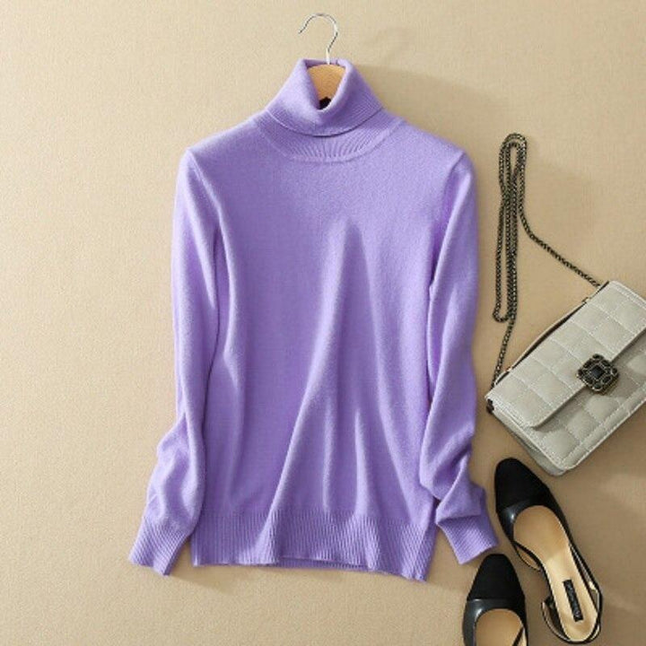 Zimowy damski sweter golf, ciepły, z dzianiny. Modny i komfortowy, idealny do casualowych stylizacji.