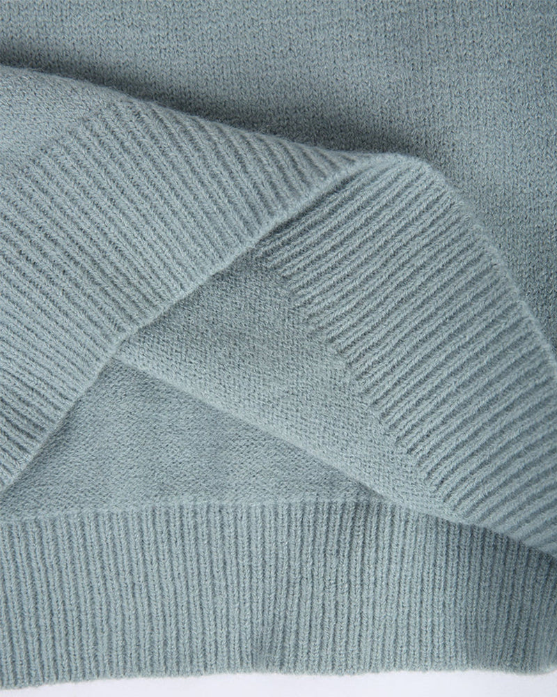 Modny damski sweter z okrągłym dekoltem, długim rękawem. Miękki materiał, ciepły, idealny na jesień i zimę.